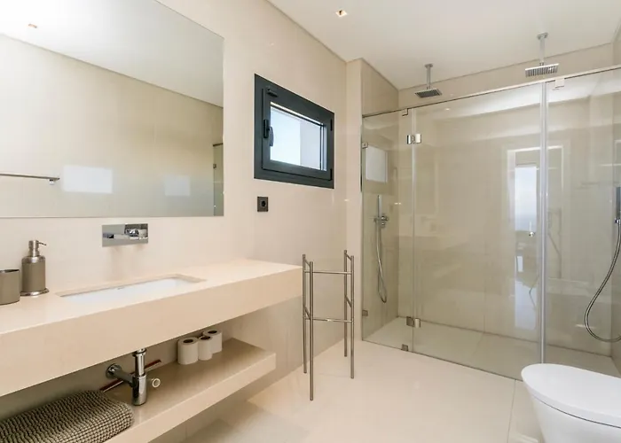 Villa The / Ericeirahills *